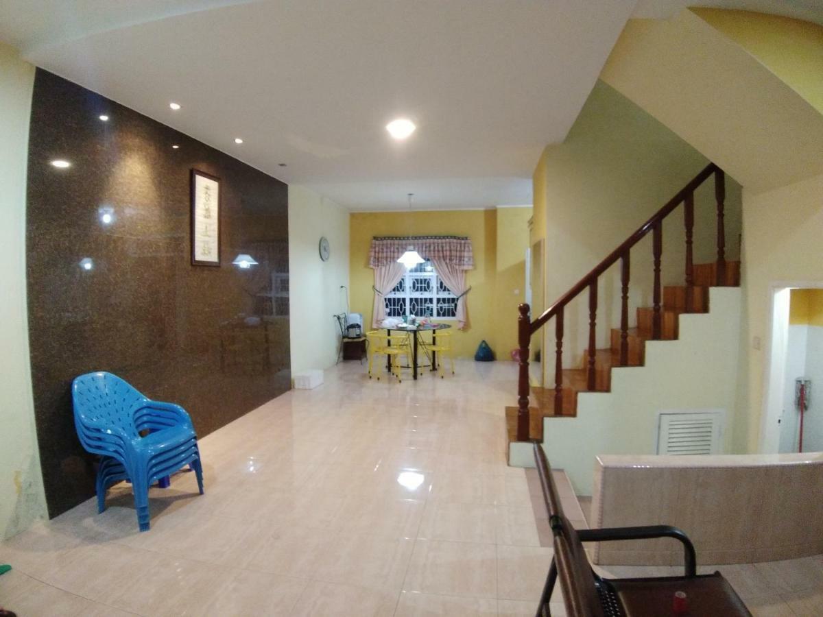 Villa Bukit Indah Brastagi / Berastagi Exterior foto