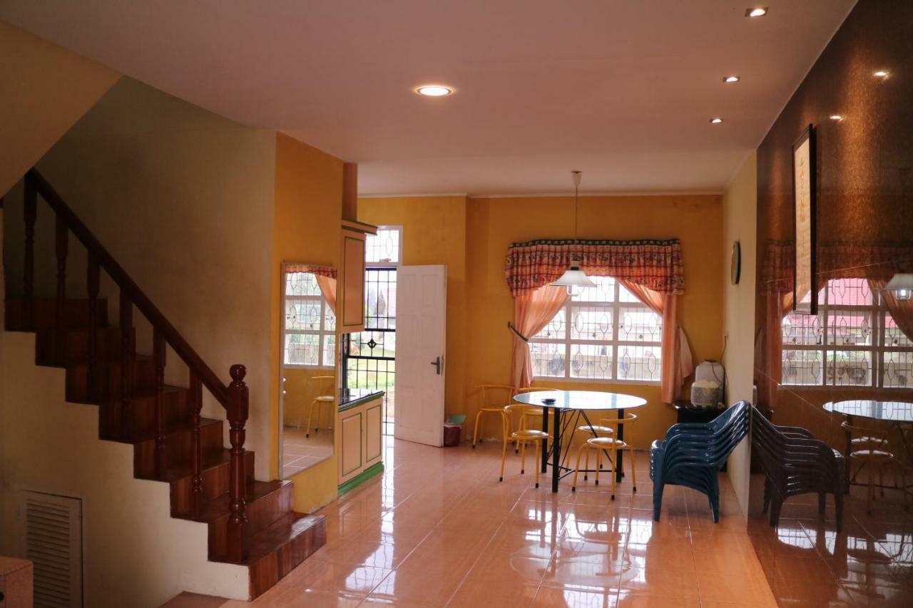 Villa Bukit Indah Brastagi / Berastagi Exterior foto
